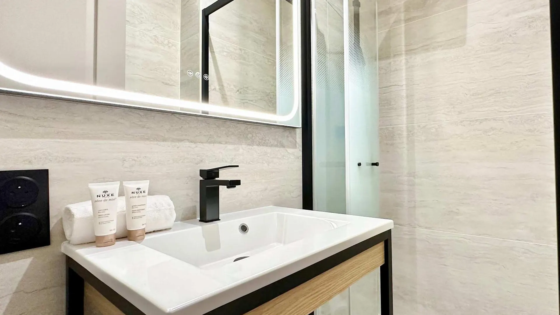 Premium Apartment By Gare Du Nord Paris 0*,  France