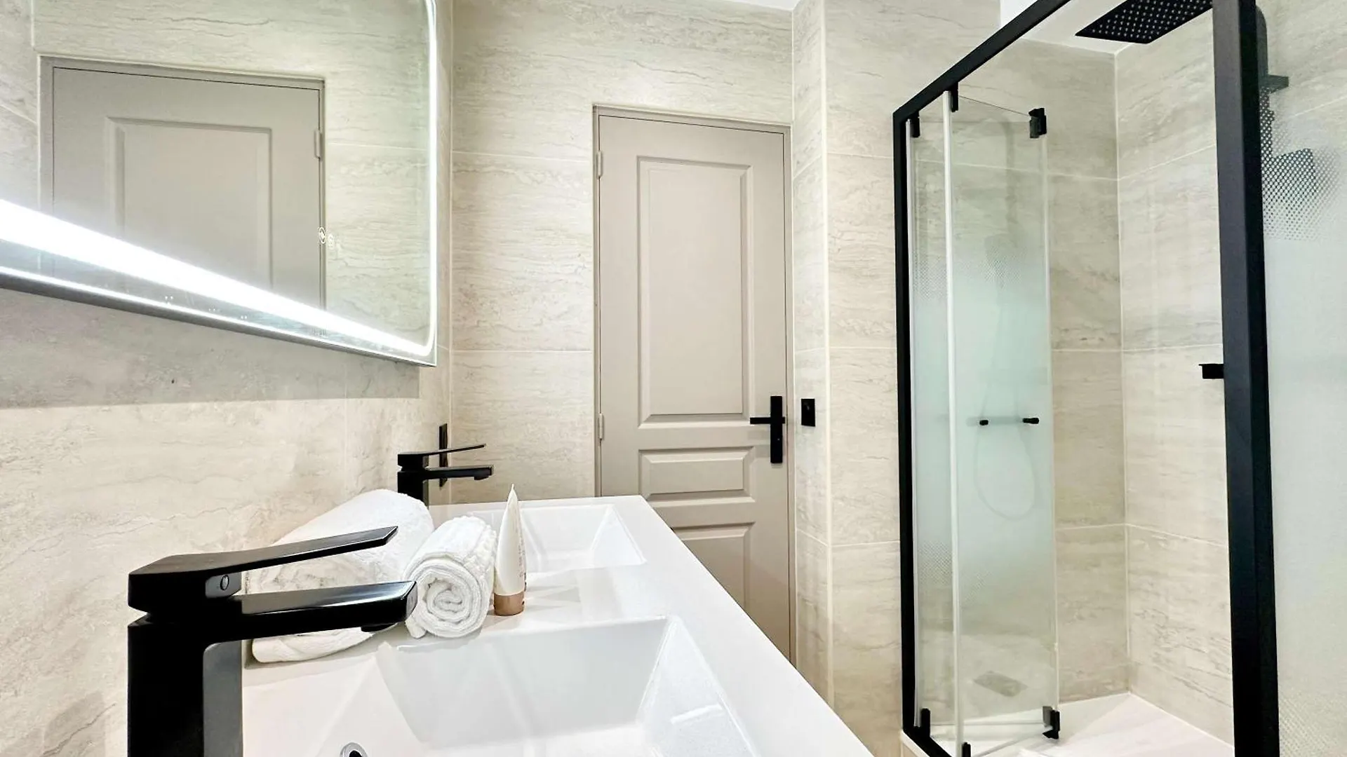 Premium Apartment By Gare Du Nord Paříž